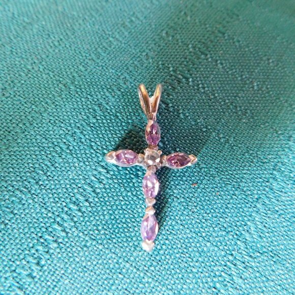 Sterling silver purple jeweled cross pendant mint condition - Picture 1 of 7